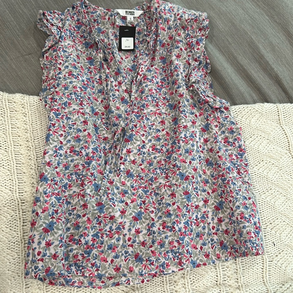 NWT Steve Madden BB Dakota sleeveless floral blouse small